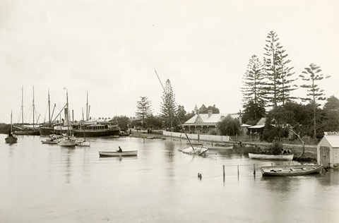 Picture of the Whangārei waterfront, now known as the Town Basin, in 1909. 