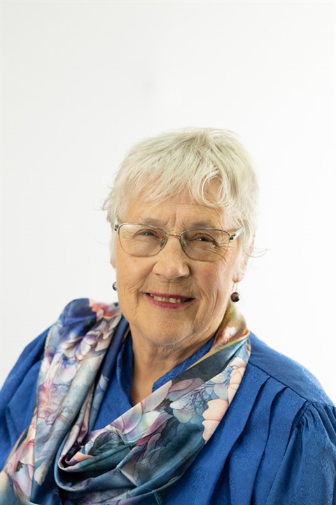 Photo of Councillor Carol Peters, 2022. 