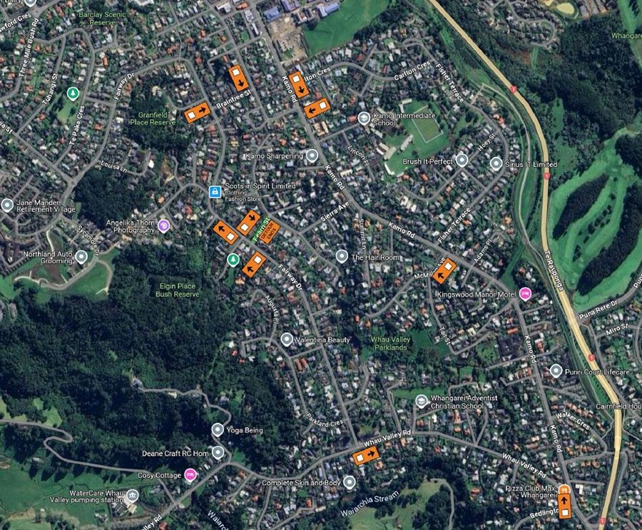 Map showing detour routes via Fairway Drive through to Braintree Street, onto Clark Road, and out to Kamo Road, or alternatively via Fairway Drive onto Whau Valley Road and out to Kamo Road.