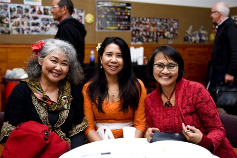 Photo of three migrant women. 