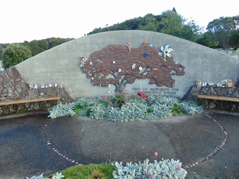 Photo of the stillborn memorial area at Maunu Cemetery. 