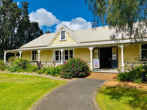 Image of the Reyburn House Art Gallery. 